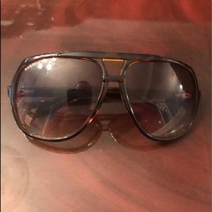 Men Gucci sunglasses